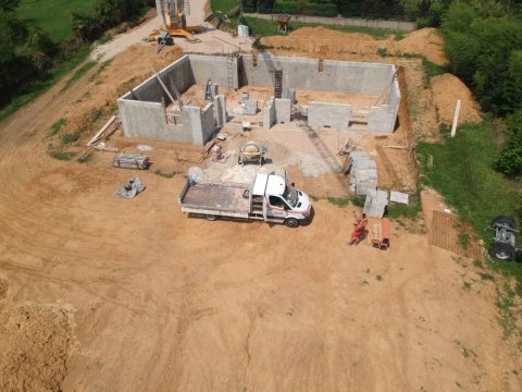 Création d'une maison individuelle sur deux niveaux à Lacrost.